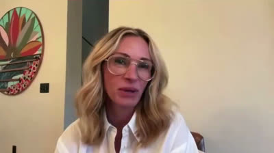 Ahora entiendo porque parece una auténtica bruja! Julia Roberts apoya a Kamala Harris y la agenda pedófila 2030