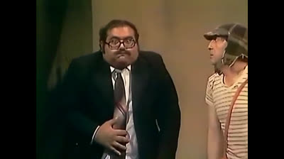 El Chavo Recibiendo con un Golpe al Señor Barriga