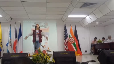 Mi hija, mi amor genial, que está en grado 11°, cantando en alemán. La fuente que me inspira a seguir luchando, a seguir realizando mi trabajo con todo el amor del mundo. ¡Todo por ella!