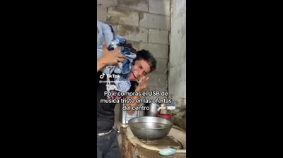 CUANDO COMPRAS EL USB DE MUSICA TRISTE EN LAS OFERTAS DEL CENTRO??????????????????????