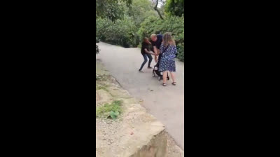 Despertad! Deportaciones ya!!! un ecuatoriano Henry R.C. De 31 años, golpeó brutalmente a una niña de 1 año en Barcelona.