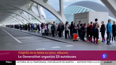 Pidiendo salvoconductos para ser voluntarios ?. Sólo se permiten 2.000 voluntarios. El Estado se defiende de su incapacidad impidiendo a los vecinos hacer lo que él debería haber hecho desde el primer momento.