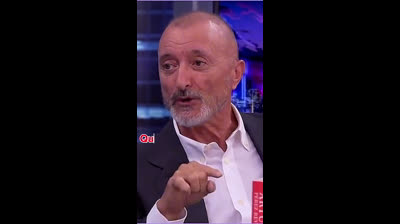 El demagogo pérez reverte que ni es rojo,  ni es facha  y es el número 1 en despotricar sobre España y a la juventud se ha atragantado con sus propia palabras