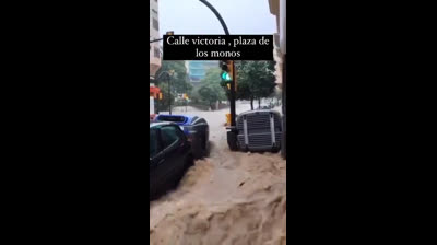 Málaga  en la zona centro de la capital  inundaciones... Abren compuertas y derrumban presas para vender el falso "cambio climático" y matar el mayor número de personas.. por una "agenda satánica 2030"
