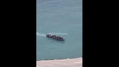 Y mientras los valencianos continúan sufriendo y en decadencia de todo. Continúan con la invasión de nuestro territorio nacional,los socialistas y comunistas continúan financiando ONG española "