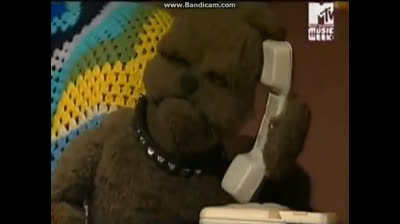 Pets - Trevor al telefono